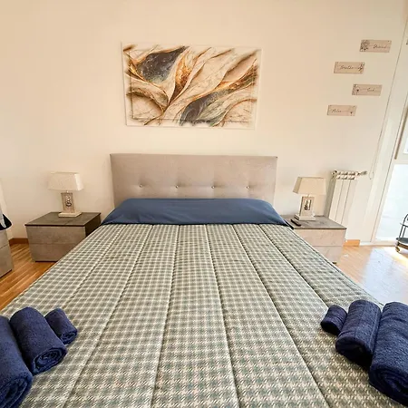 Domus Laurentia Apartment *