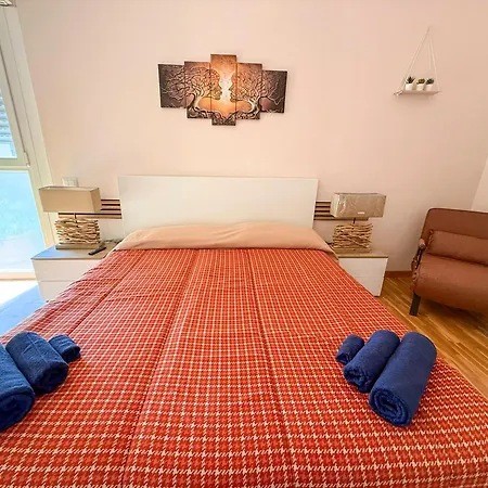 Domus Laurentia Apartment *